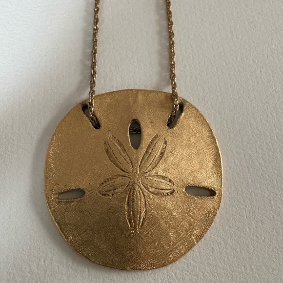Vintage TRiFARI Gold Tone Sand Dollar Necklace - Picture 5 of 6